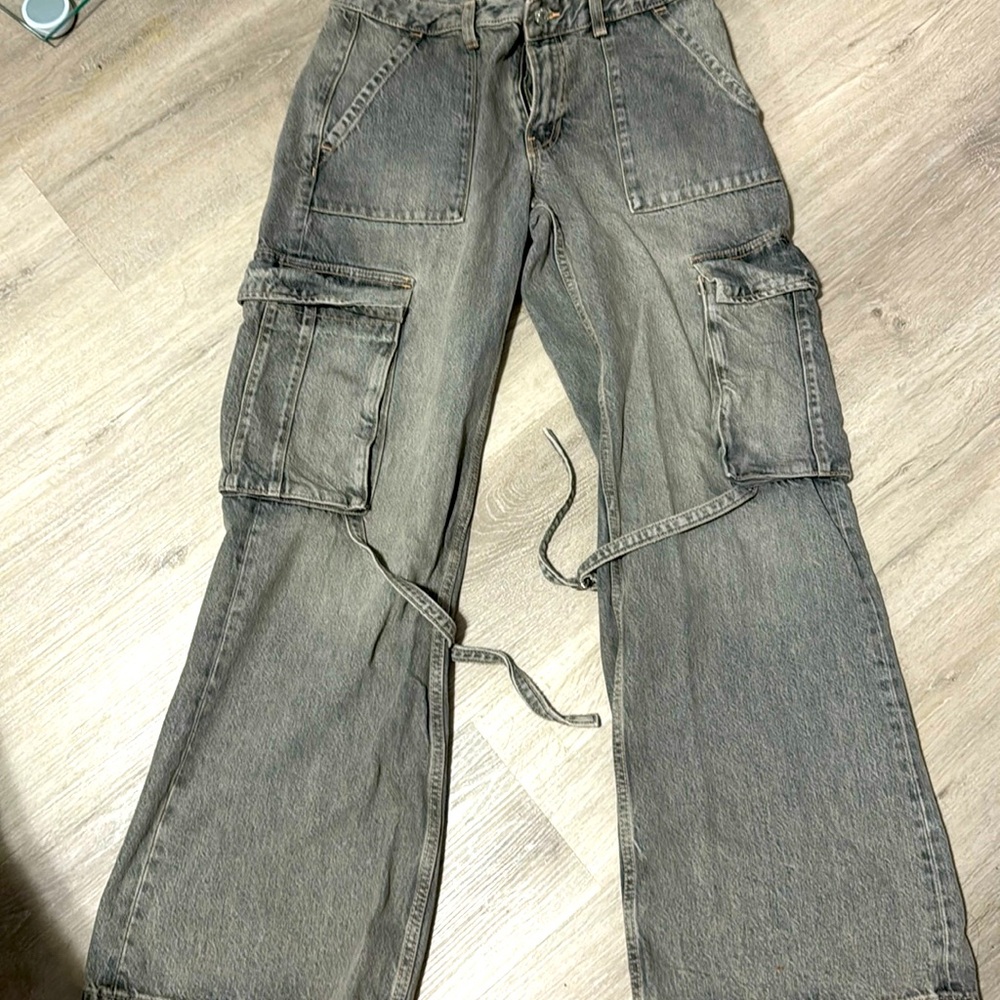 Zara Women’s Cargo Jeans size 6 gray washed